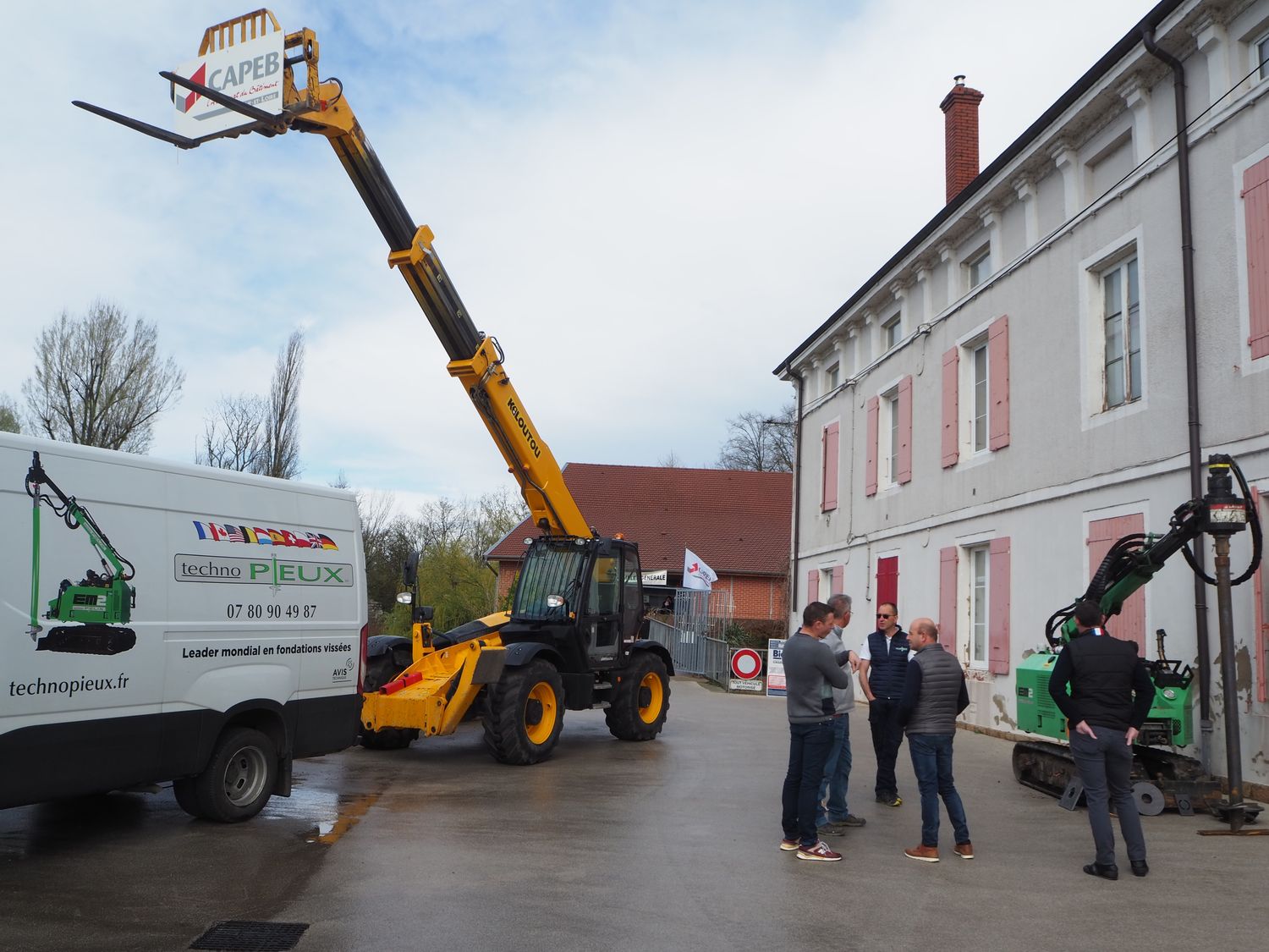 vcapeb71-assemblee-generale-seance-salle-exterieur-louhans